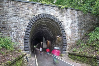 Alleenradweg Wasserquintett - Tunnel