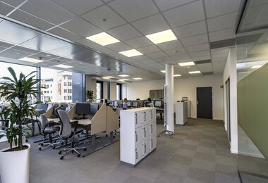 Einkaufszentrum und Geschäftshaus